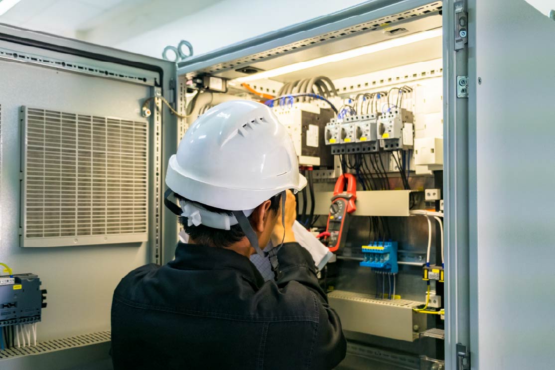 instrustrial factory worker accident